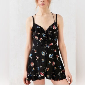 Urban Outfitters Kimchi Blue Romper Women’s 8 Black Floral Sleeveless